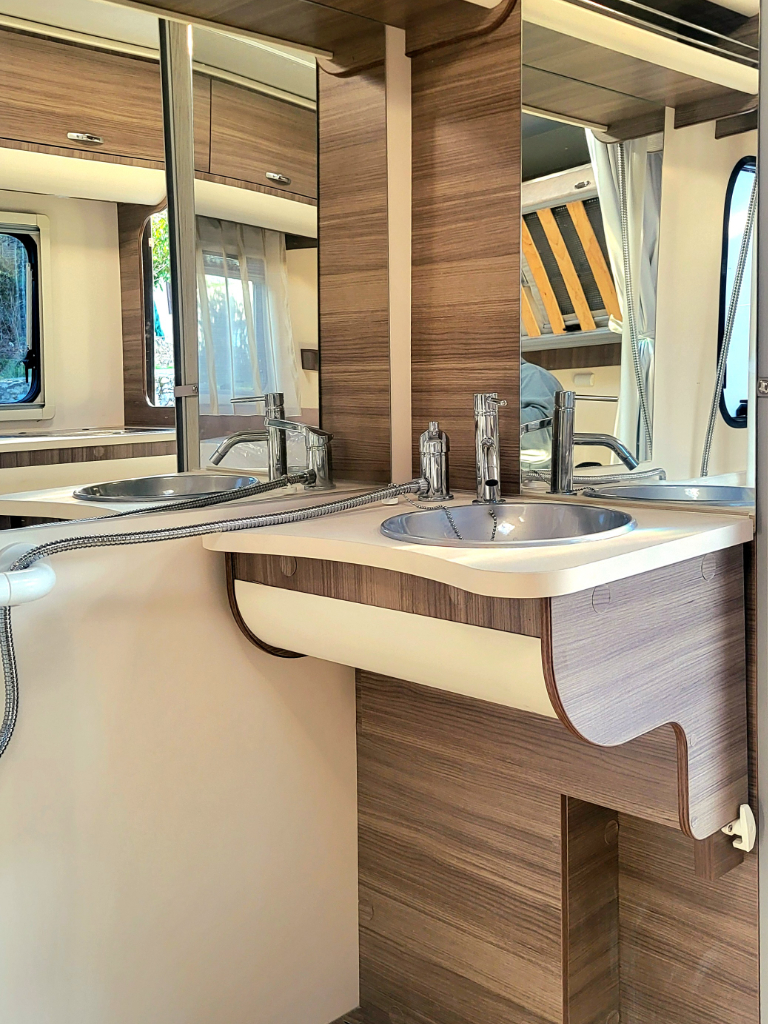 Lavabo salle de bain hauteur adaptée