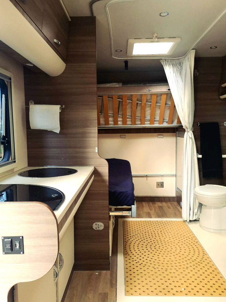 douche PMR mobilité réduite camping car